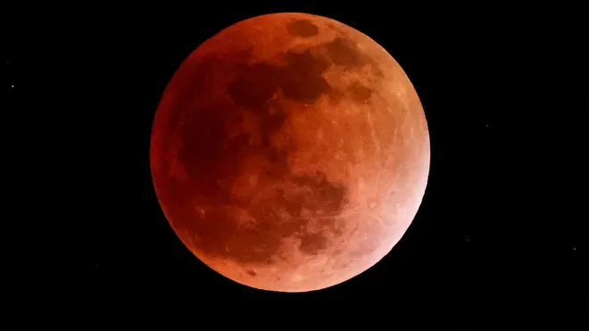 86036424007-blood-moon-total-lunar-eclipse-135.webp