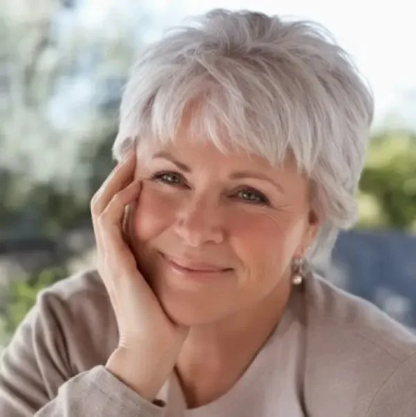 Retrato de Byron Katie sonriendo.