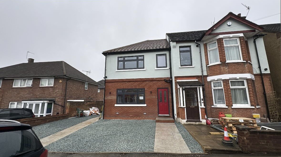 Watford Hertfordshire - Erection of 3 bedroom home on existing plot