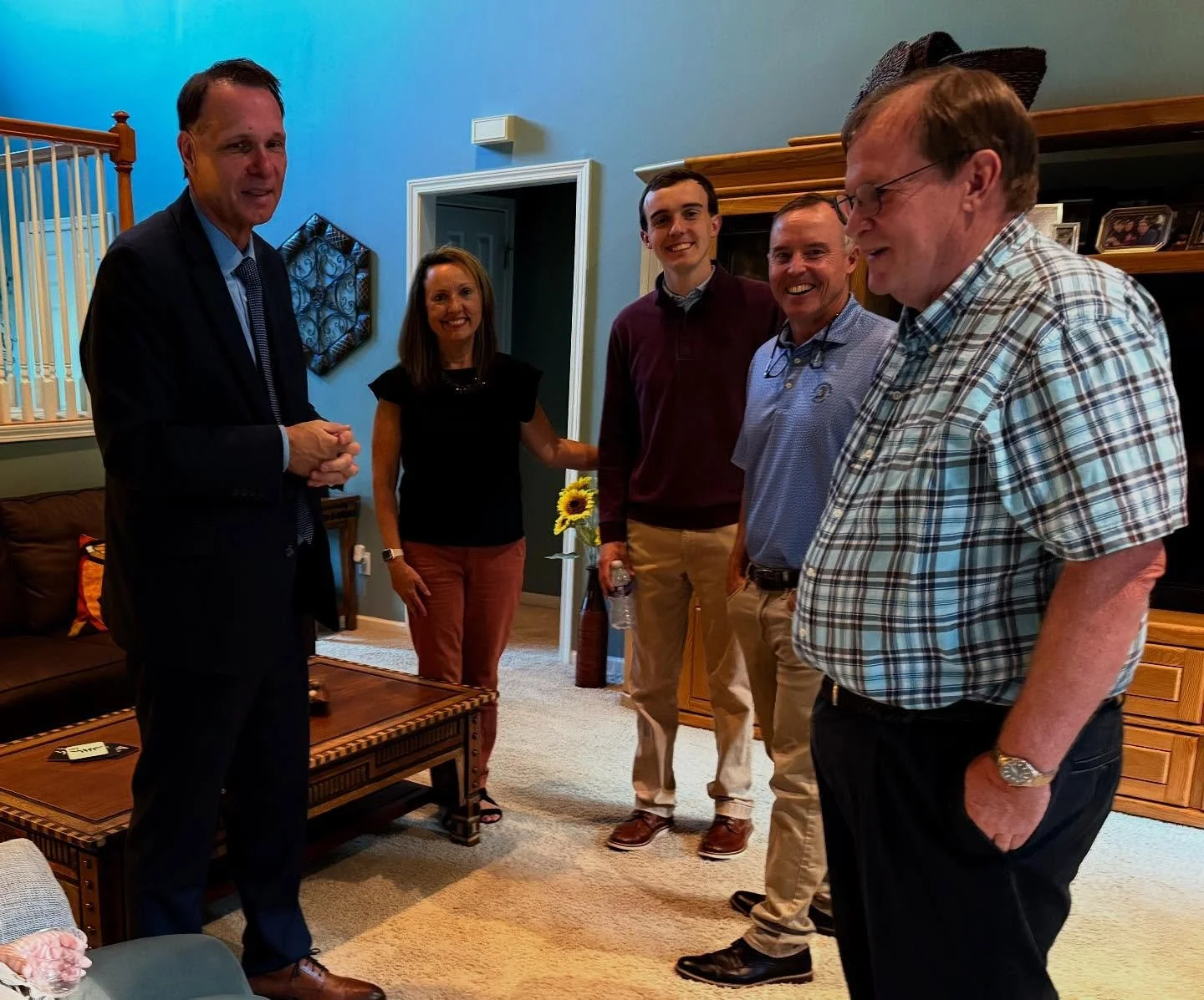 Had a wonderful time connecting with the residents on Glenshire Lane last night. I love engaging in conversation with our residents and hearing what matters most to them! 

It&rsquo;s important for voters to know their candidates. I encourage you to 
