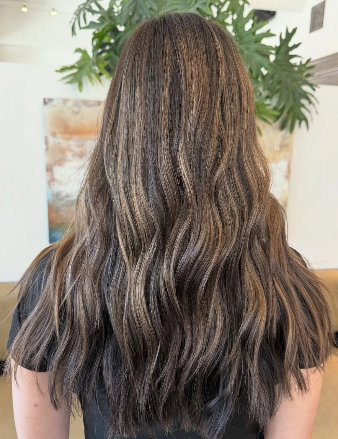 Soft caramel ribbons by @danakbeauty to give that sun-kissed glow🍫🤎 

🍂 Now booking for fall
#BrunetteBalayage #LivedInColor #BendOregonHair #LowMaintenanceColor #HairGoals