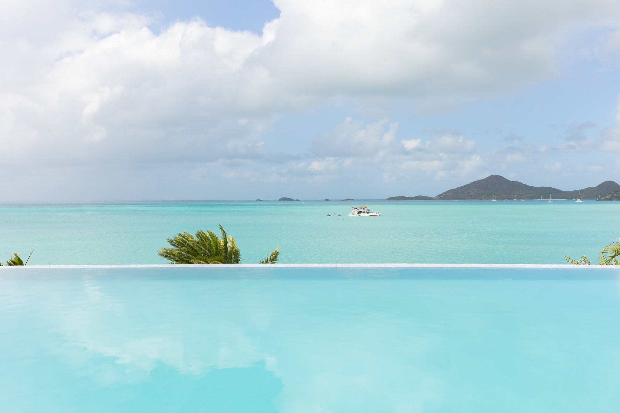 Ready for Takeoff: Summer Travel Essentials That Will Save Your Sanity (and Your Style)