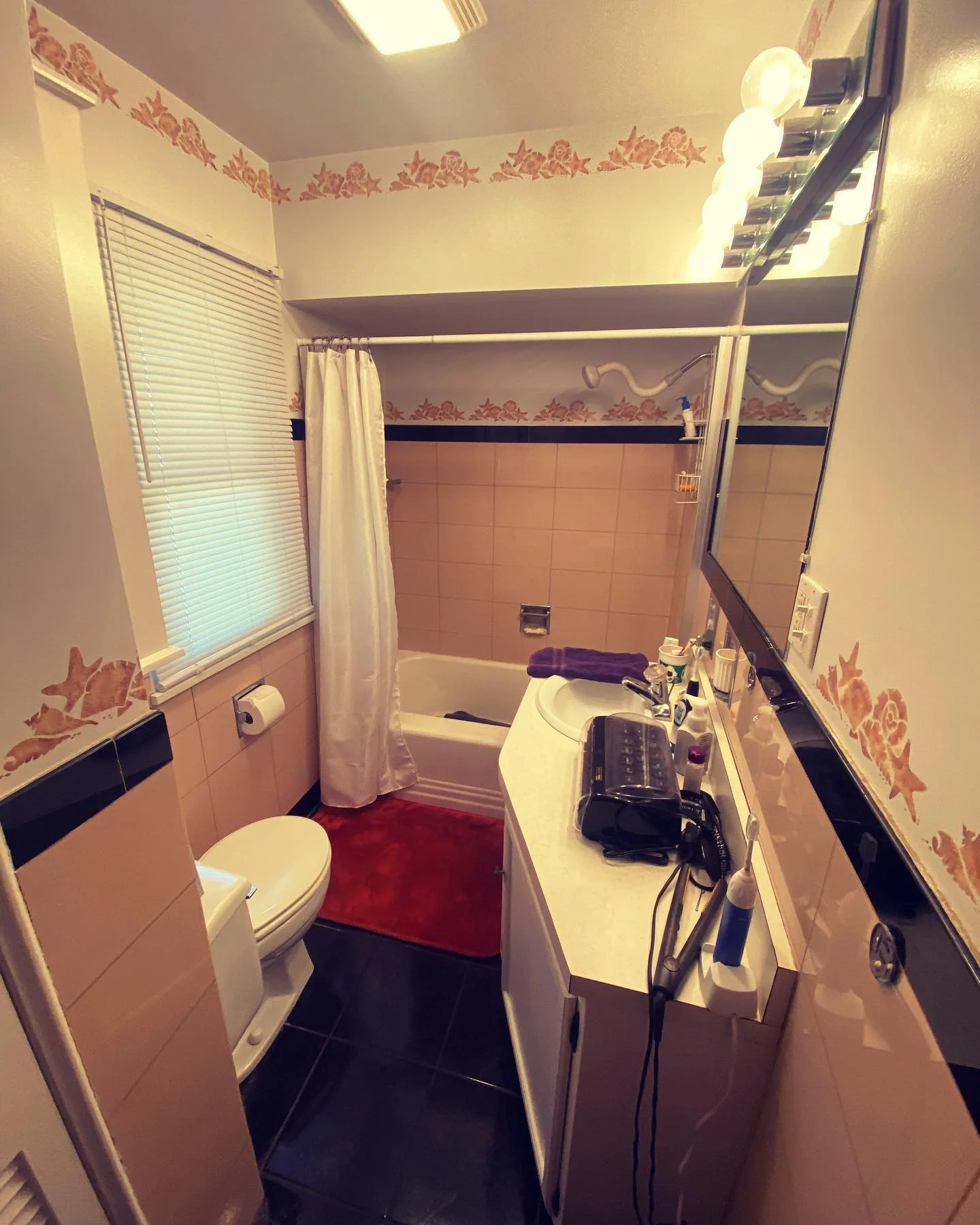Helped some life long family friends remodel both of their bathrooms recently! Definitely felt the love on this one 🥰💪👀