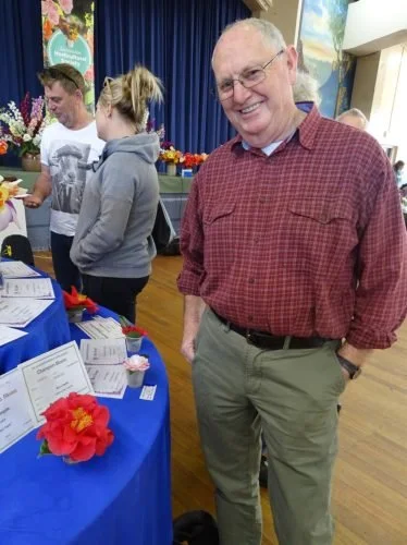 Ron-Camplin-with-his-Grand-Champion-Camellia-374x500.jpg