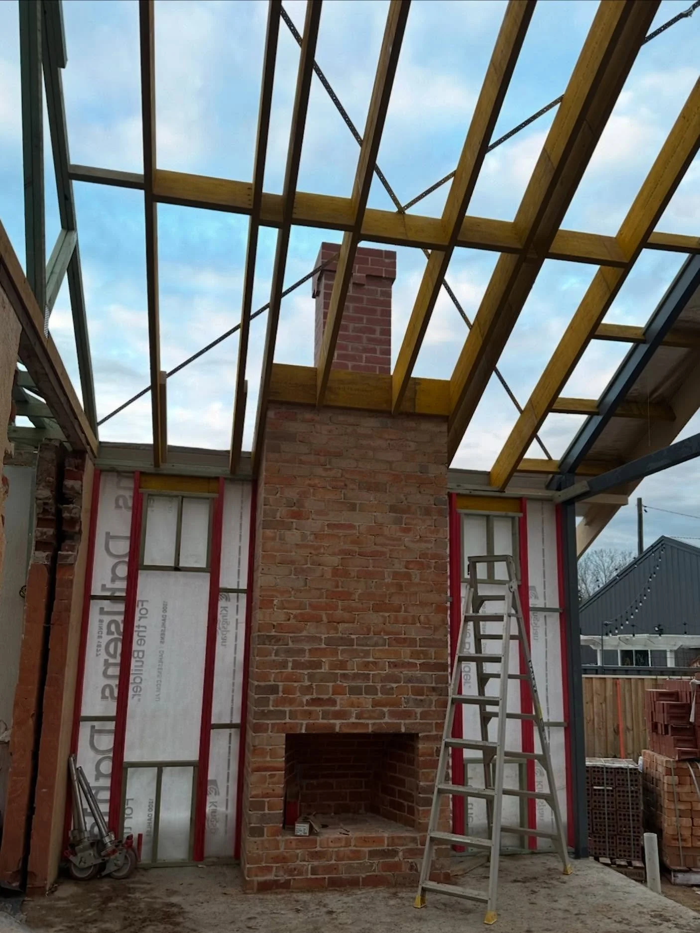 This five metre high ceiling is so tall even the cobwebs will get vertigo.
#waggabuilder #localbuilder #mattgowconstructions