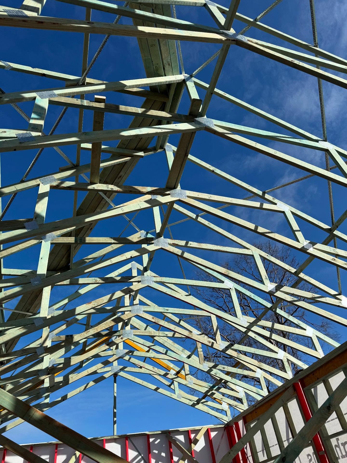 A raked ceiling makes a room feel bigger, brighter, and more inviting. It&rsquo;s a simple design choice that adds warmth and personality to your home.
#localbuilder #waggabuilder #mattgowconstructions