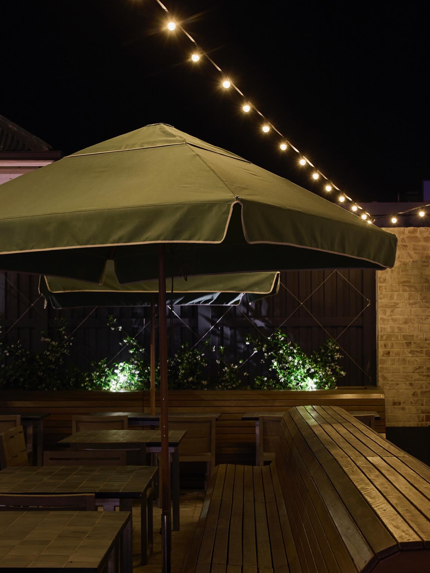 Balmy summer nights spent here, a curated balance of comfort, style and durability.
#localbuilder #waggabuilder