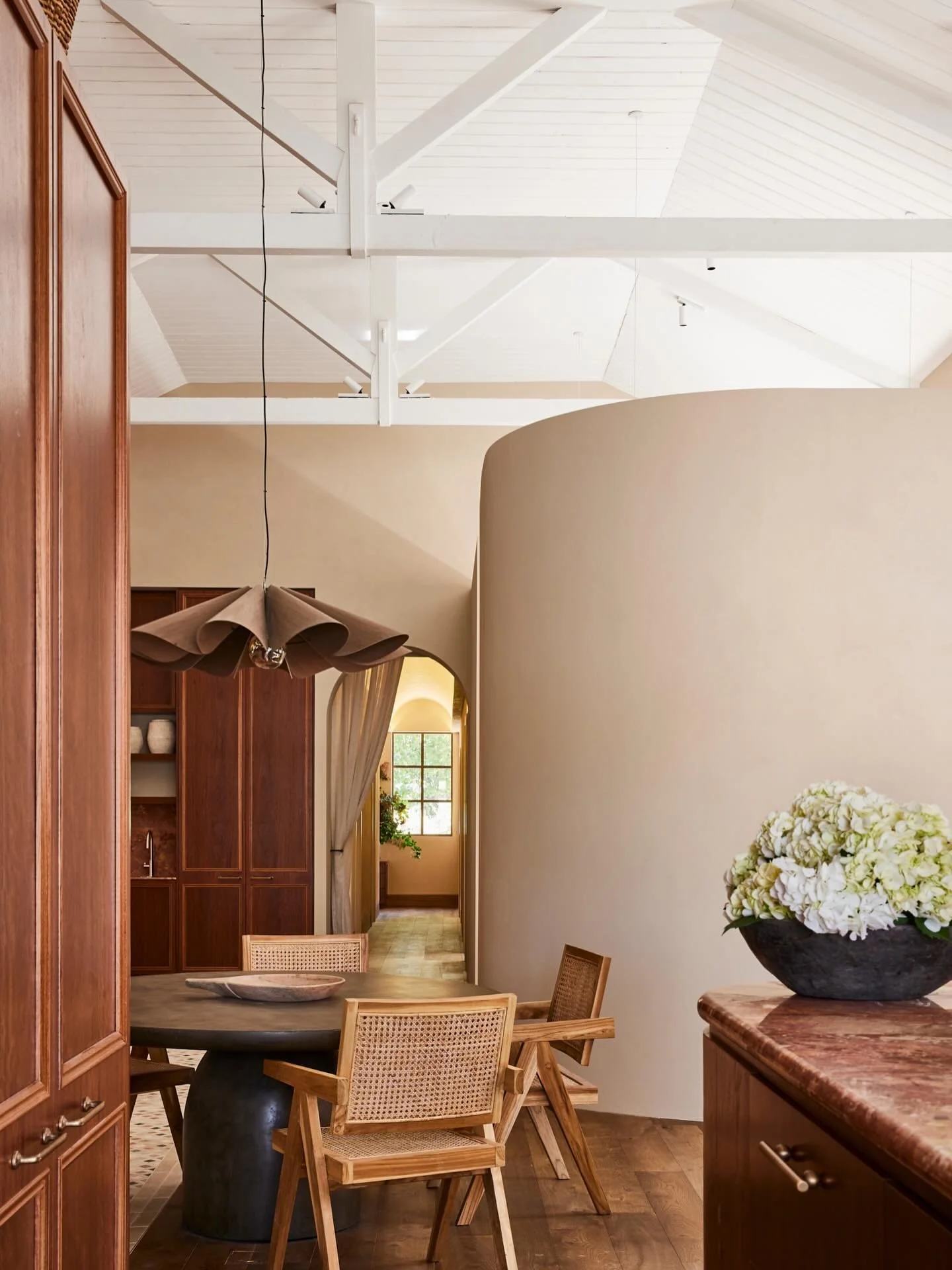 Thoughtfully curated spaces designed to feel effortless, calm, and connected. Light-filled interiors that highlight quality finishes and craftsmanship in every detail.