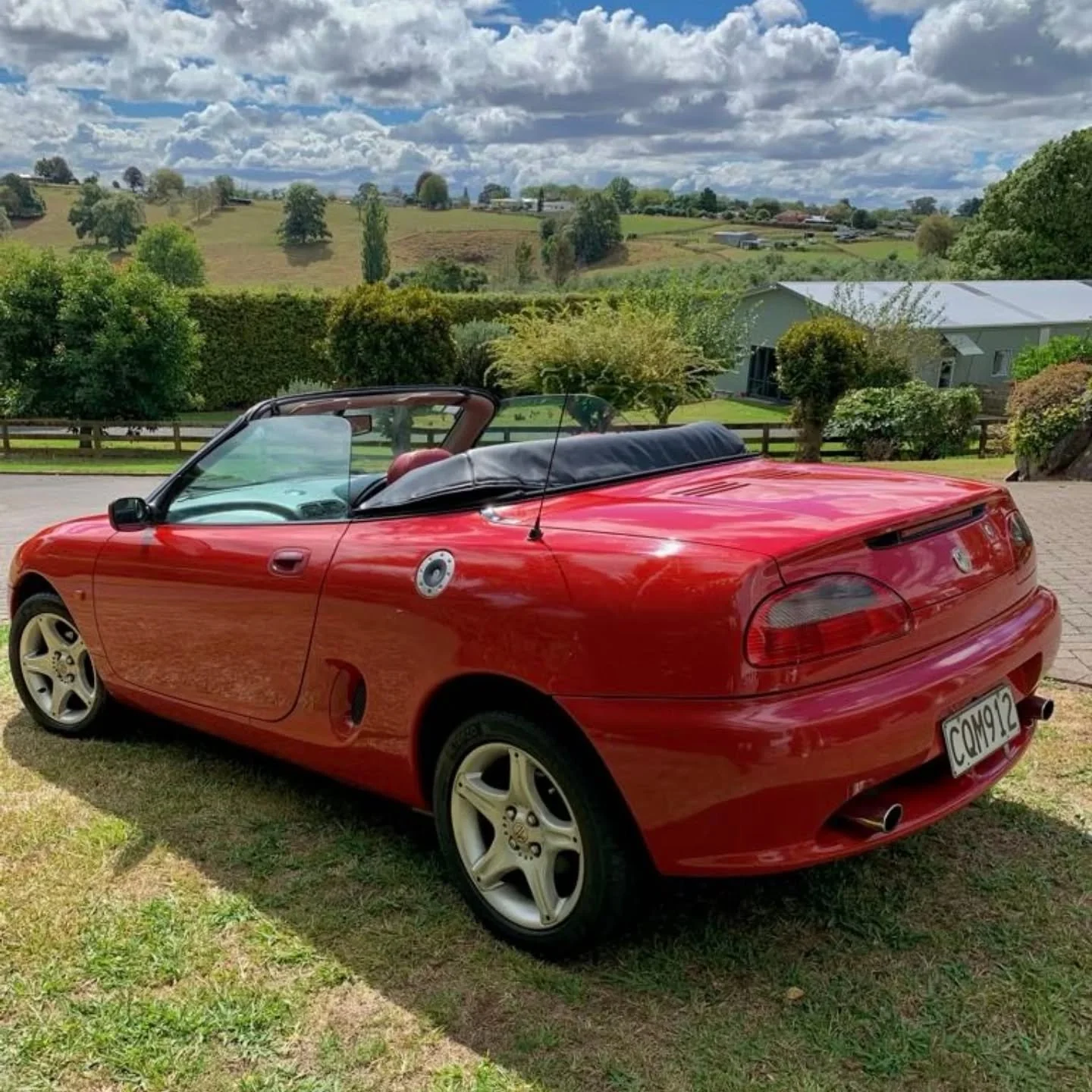 Picture perfect scenery for this convertible after receiving a Deluxe Service clean 🫧