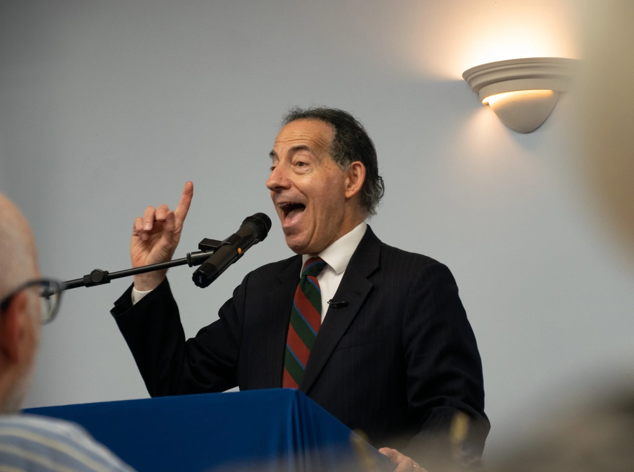 US Rep. Jamie Raskin rallies voters in Hampton ahead of 2026 midterm elections