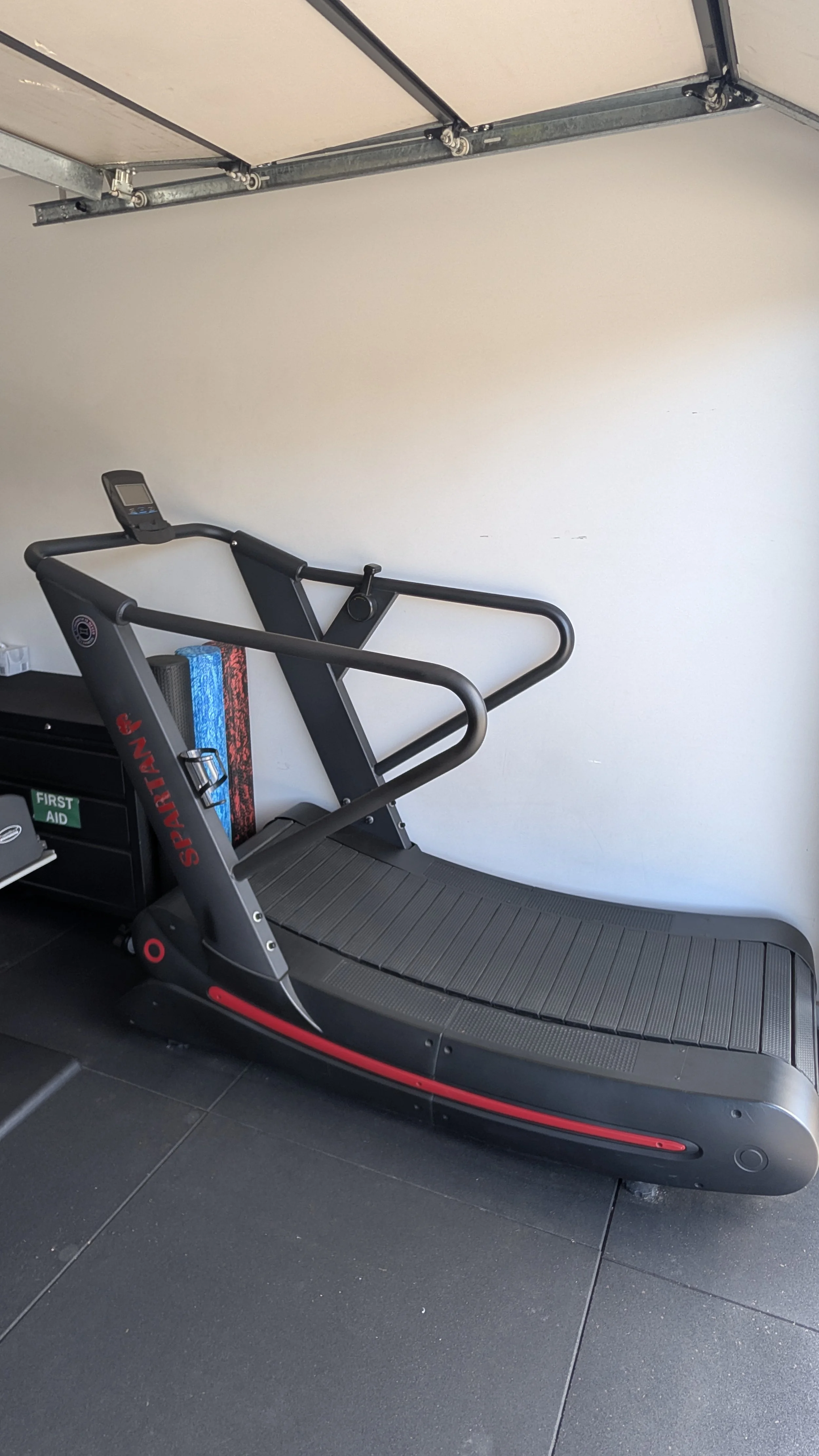 Image of a curved treadmill, Just one piece of Brendan's specialised gym equipment to help his personal training clients succeed in achieving their health and fitness goals when going to the gym in Pakenham Victoria.  Officer, Berwick, Druin.