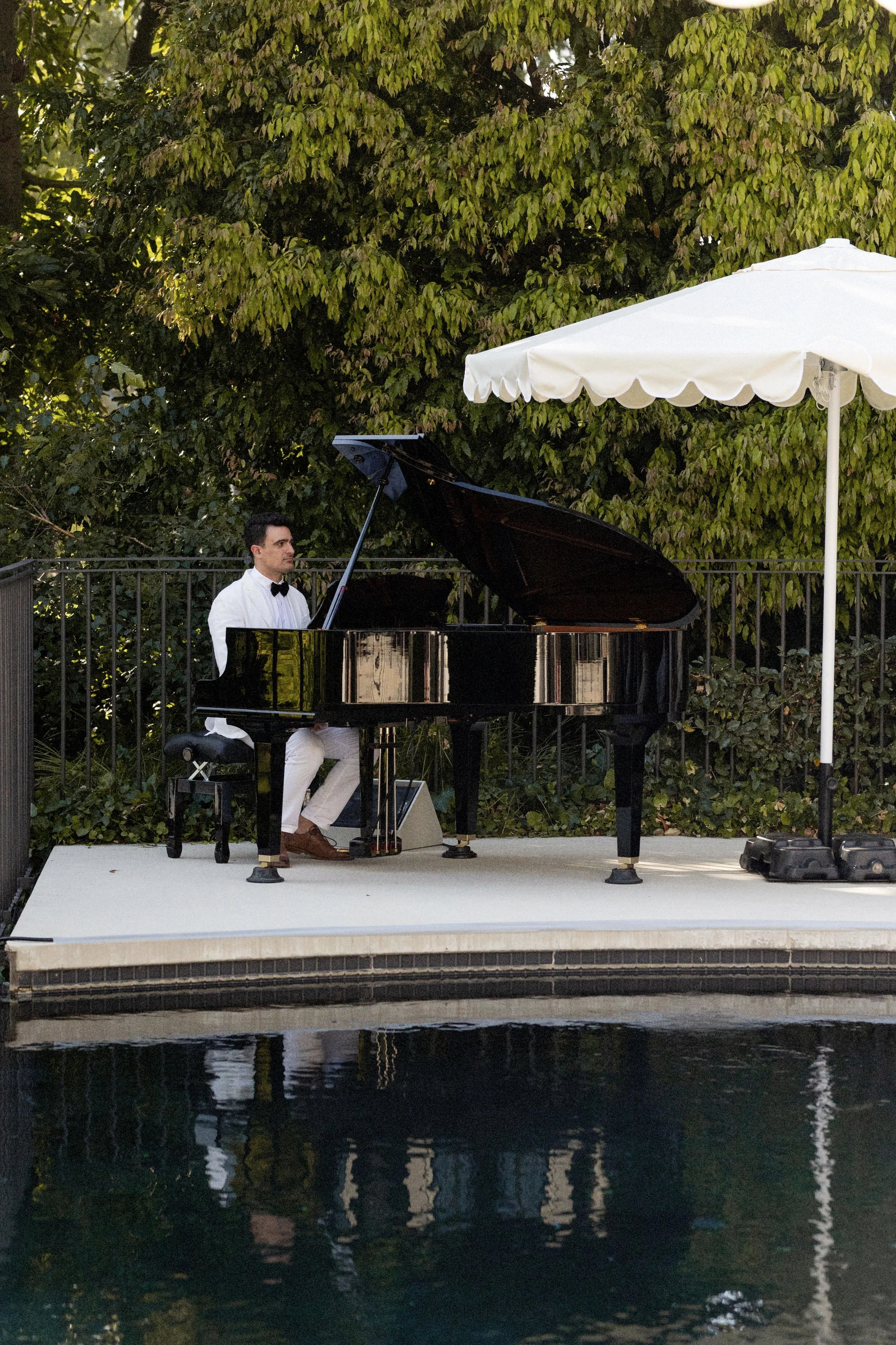 summer-garden-party-event-mangement-marquee-black-tie-grand-piano.jpg