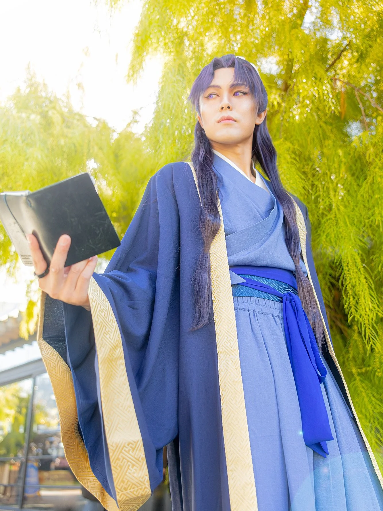 Jinshi the pure hearted manager from Apothecary Diaries 

Cosplay at @animagaexpo 
Photography: @itsgaki666 

#apothecarydiaries #animagaexpo2025 #cosplay #convention #cosplayersofınstagram #cosplay #jinshi #fyp #convention