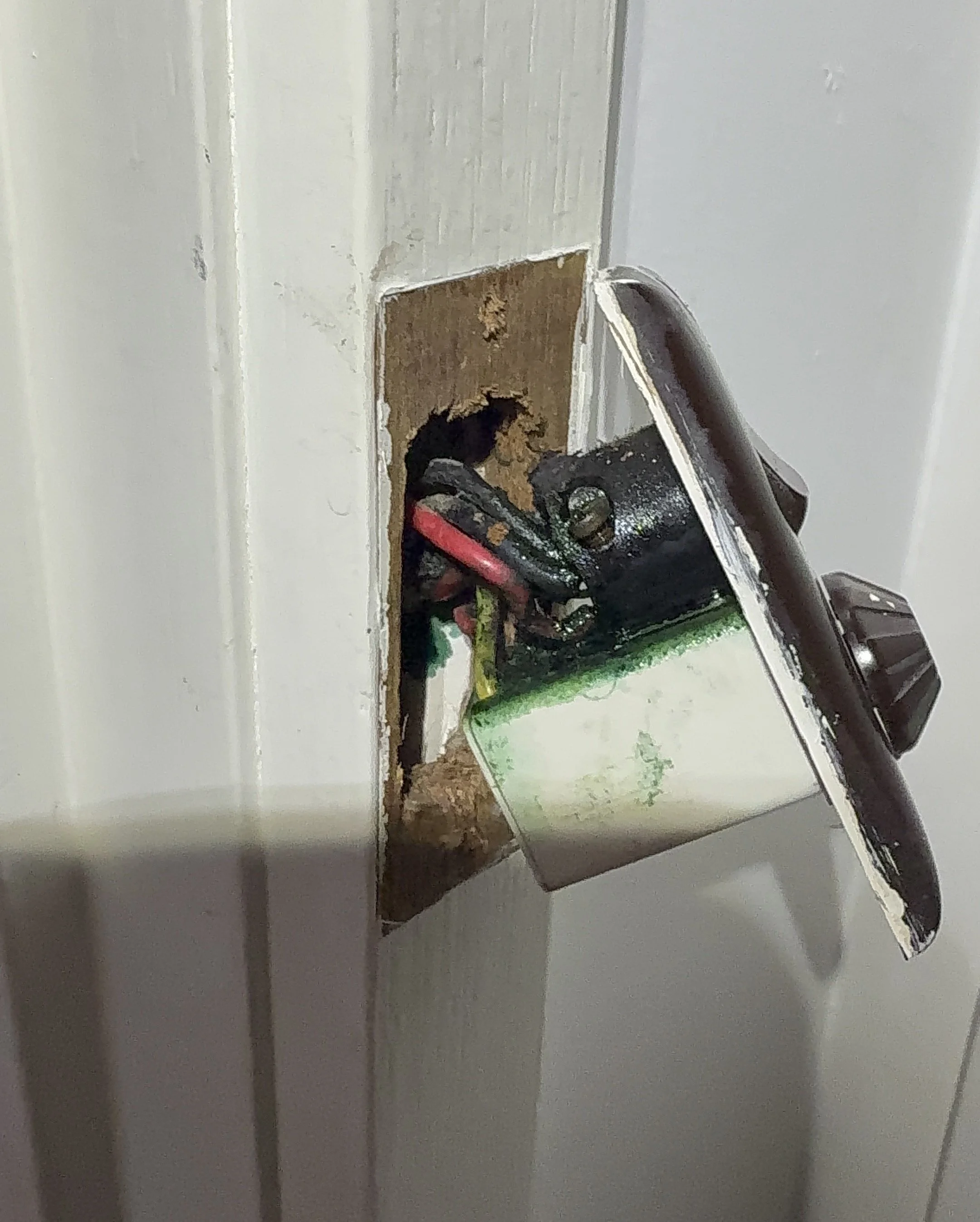 Local licensed Carrum Downs electrician at emergency fault finding callout for tripping safety switch and a melted switch in Frankston.