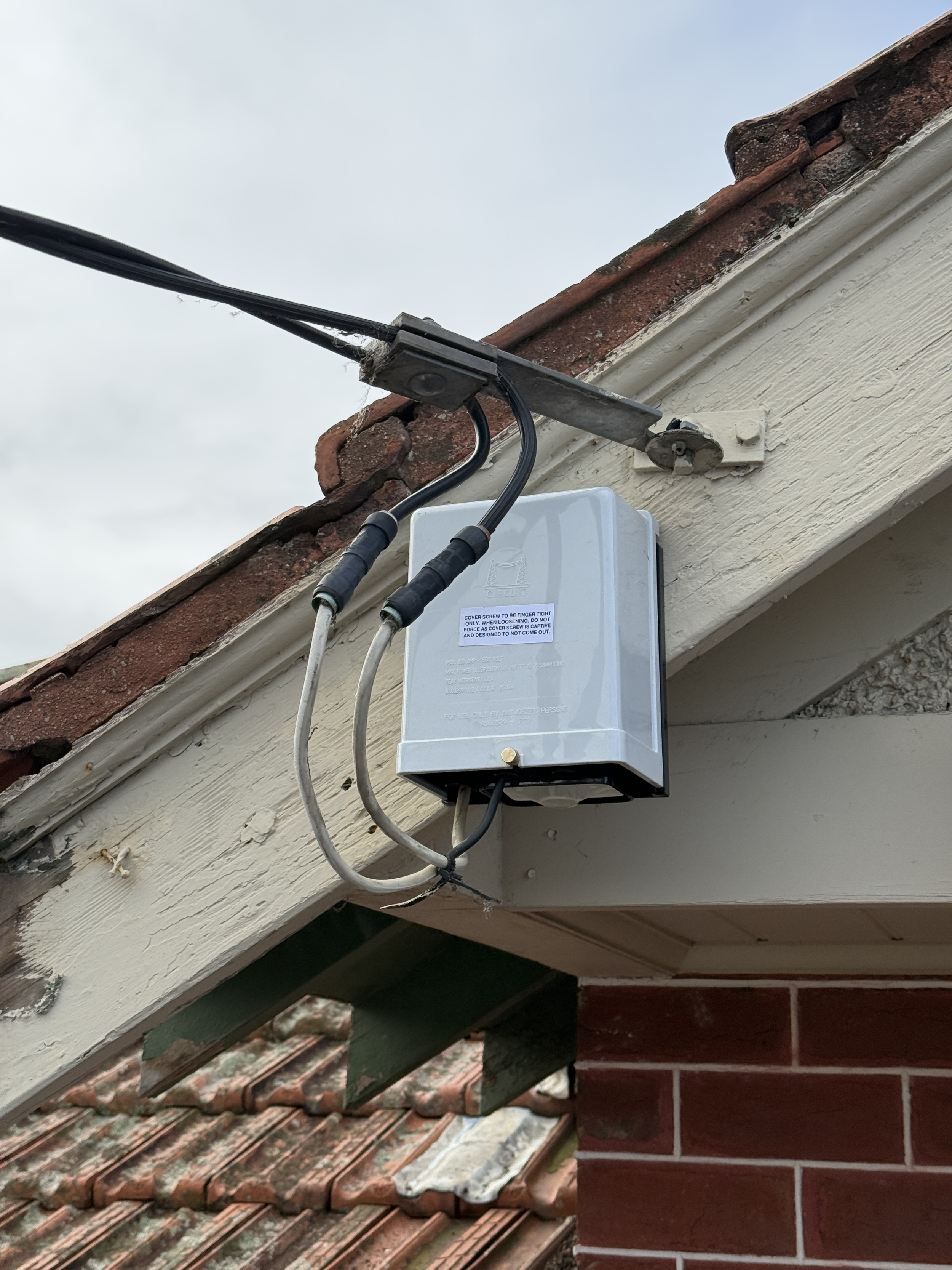 Licensed electrician from Carrum Downs replaced Overhead Mains Fuse Box in Frankston