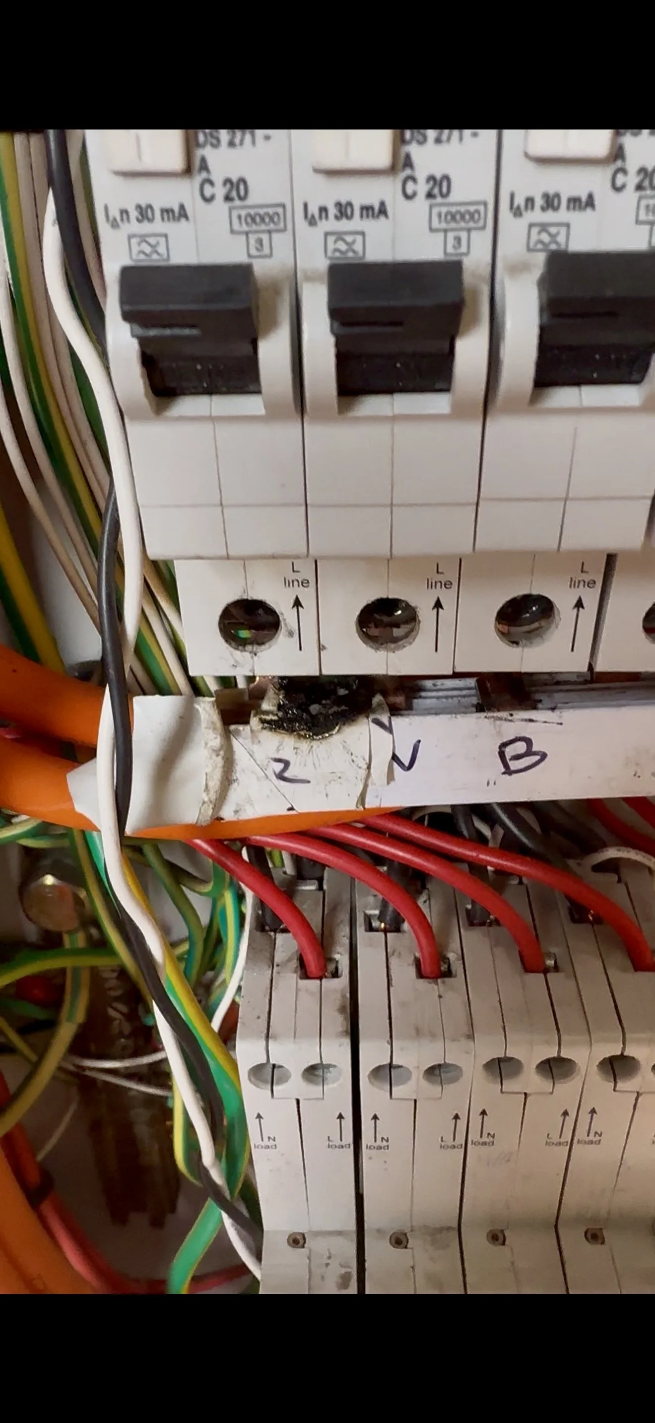 Local licensed Carrum Downs electrician at emergency fault finding callout switchboard upgrade in Frankston.