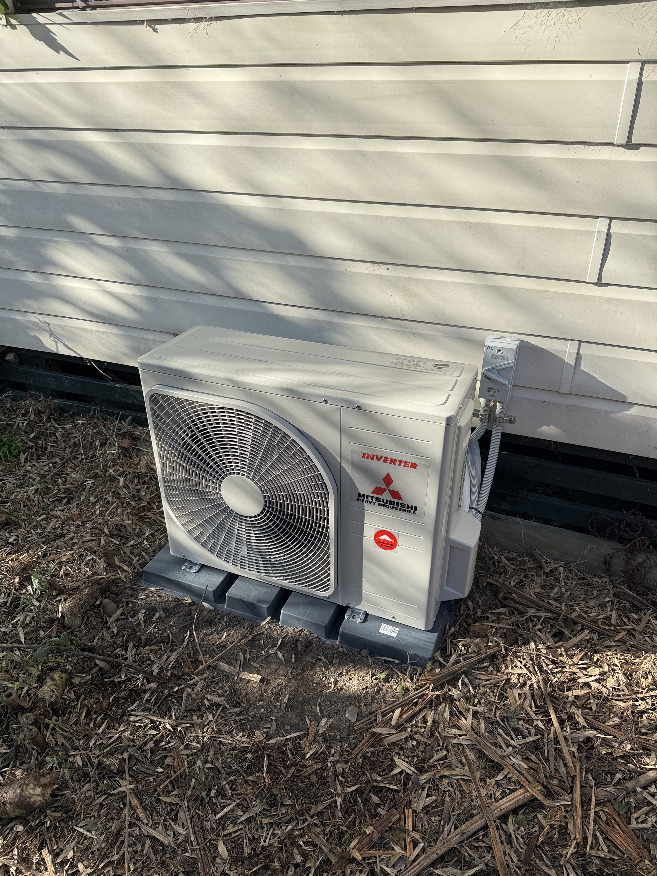 Local licensed Carrum Downs electrician installed a Mitsubishi Split System in Frankston.