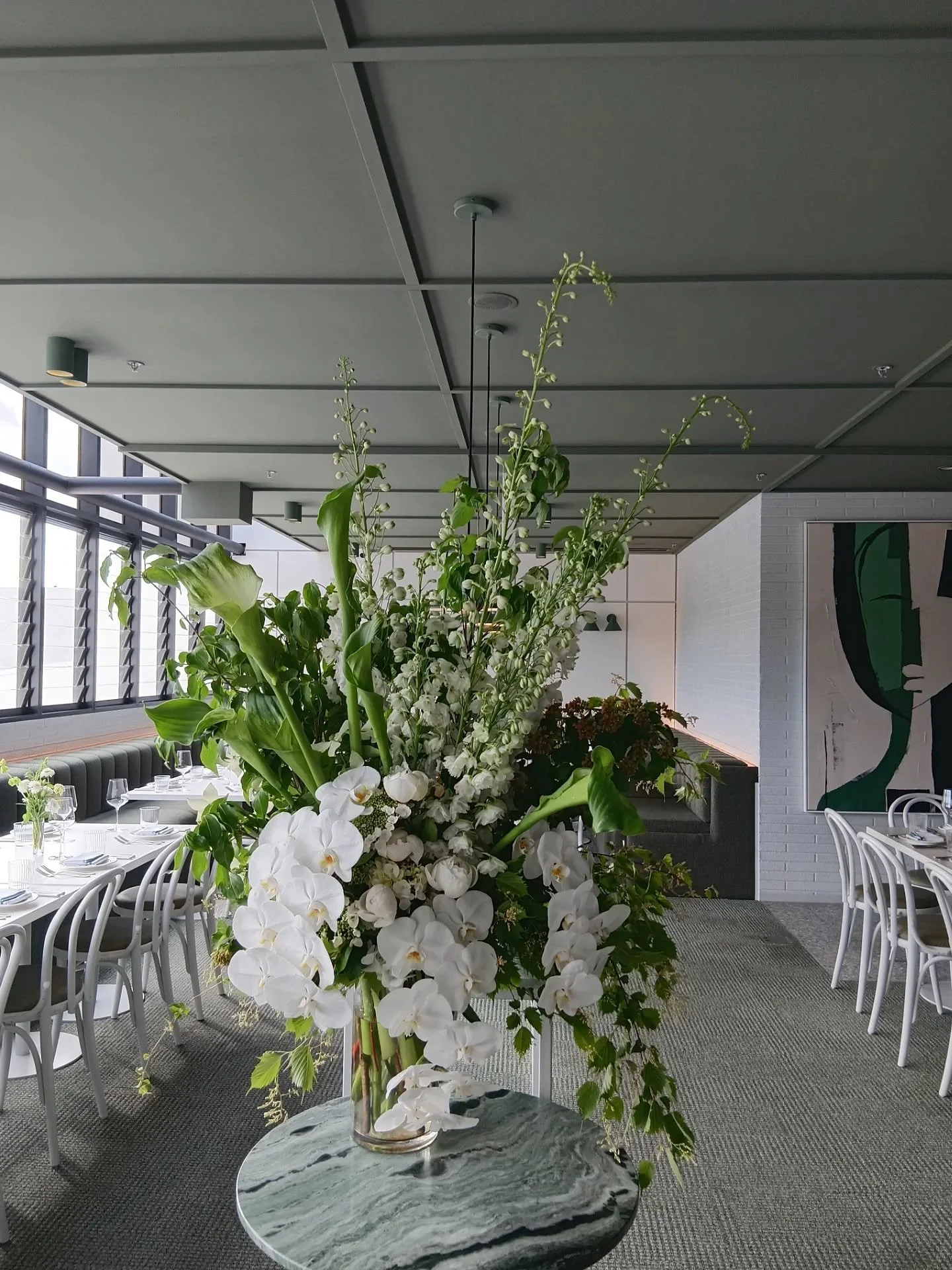 Busy bees in the studio lately, and we couldn't be happier! 

We adored flowering this recent birthday celebration at the stunning venue @henrys_brighton 

The brief? Luscious whites and greens 🌿🌿 

We paired Phalaenopsis Orchids, Green Goddess Lil