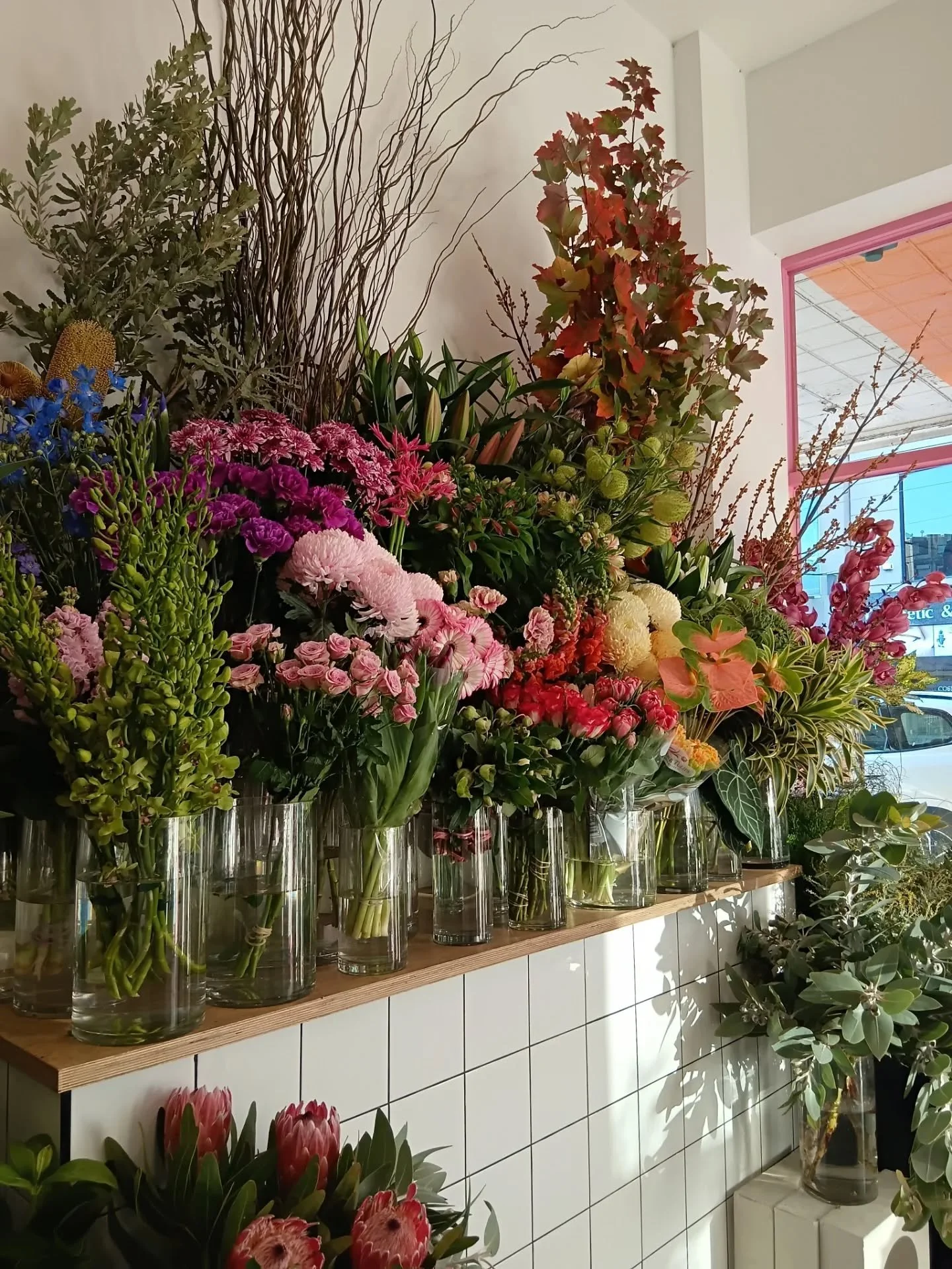 Shavout ready! The shops overflowing with beautiful flowers and foliage ready for you. Open til 5! 🌿🌿