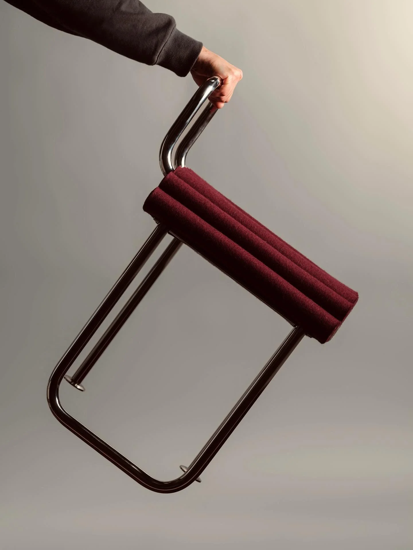 From our recent photoshoot 📸 &mdash; the Slide Seat in action.
 Its backrest simply slides into place, yet once it&rsquo;s in, it stays secure &mdash; no wobble, no slip. You can even pick it up, and the backrest holds firm. A playful design with se