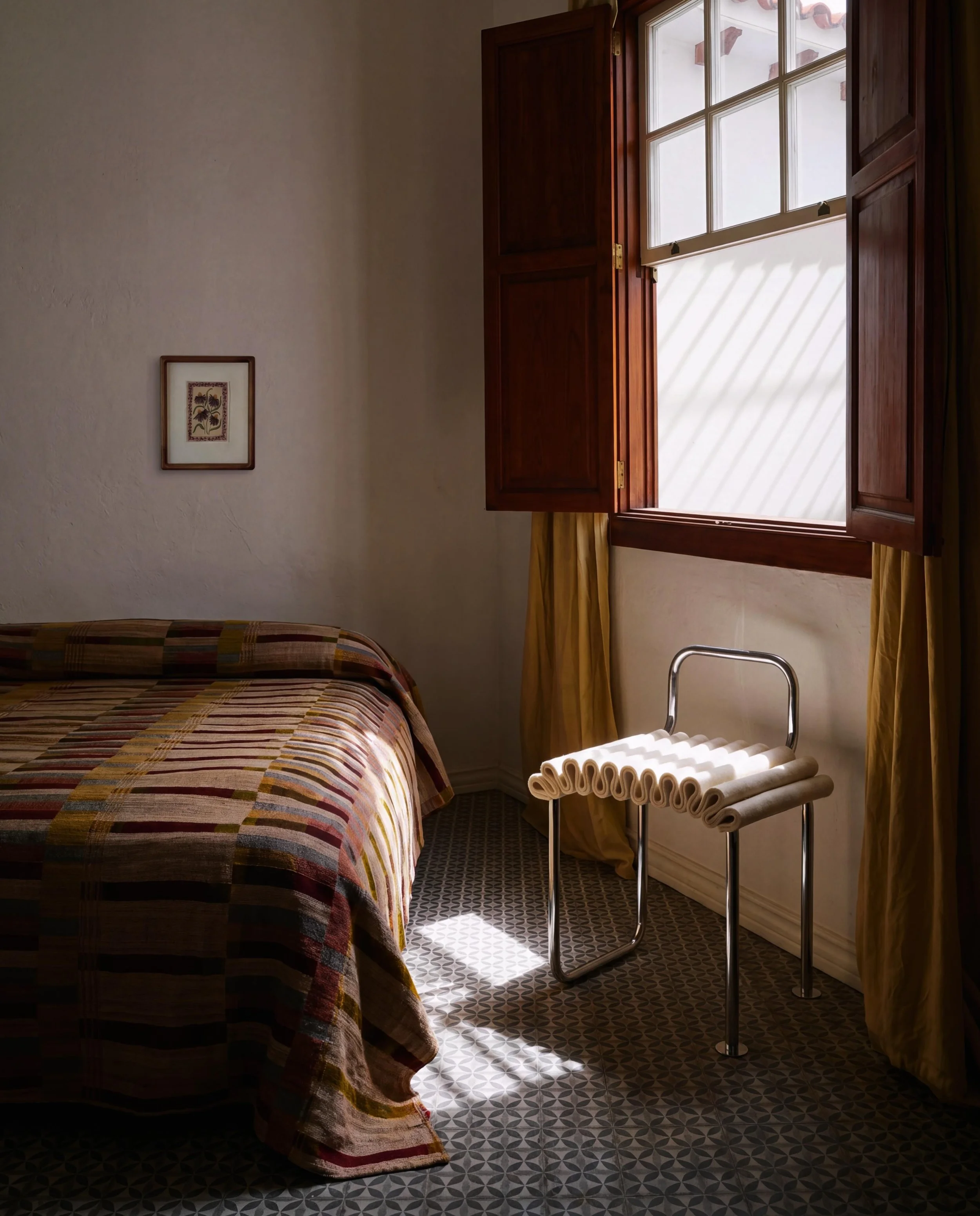 Slide Seat under afternoon light.
Monotone | Cream

When designing Slide Seat, I wanted the color customization to feel simple and flexible. The chair is made from two layers of wool felt, allowing different color combinations depending on the space.