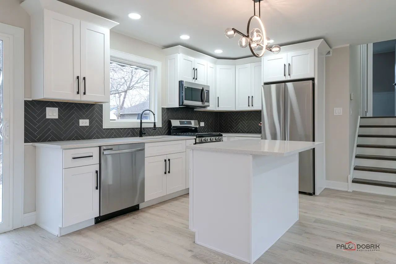 White Shaker Kitchen Cabinets in Oak Park, IL