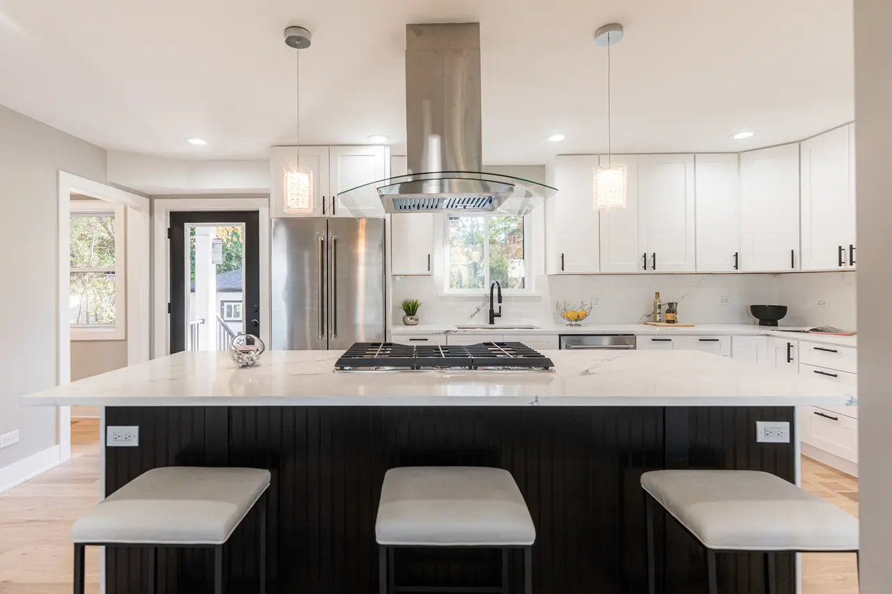 White Shaker Kitchen Cabinets in Oak Park, IL