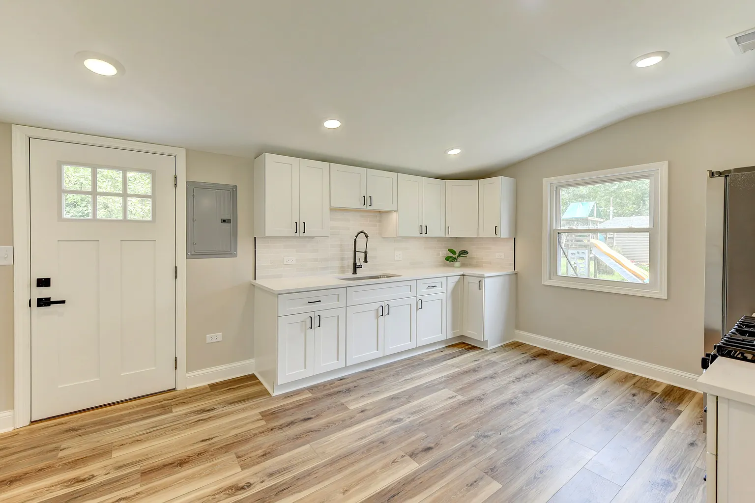 Dove White Shaker Kitchen Cabinets inOrland Park, IL