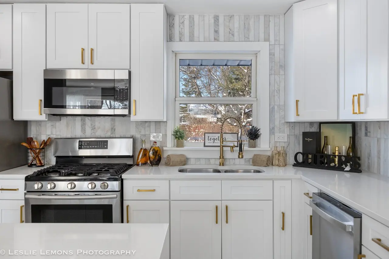Shaker White Kitchen Cabinets in Hoffman Estates, IL