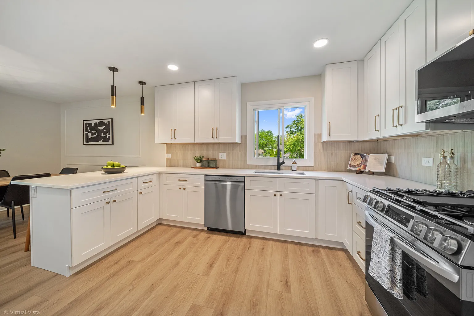 White Shaker Kitchen Cabinets in Chicago, IL