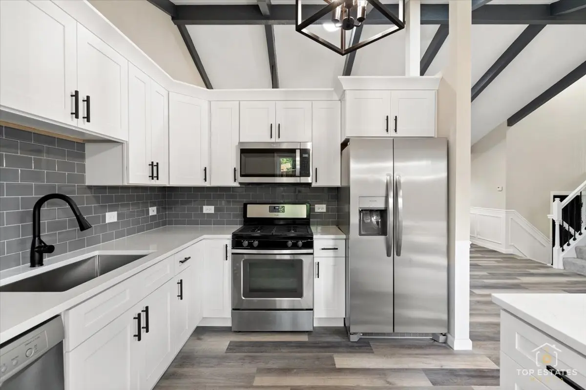 Shaker White Kitchen Cabinets in Tinley Park, IL