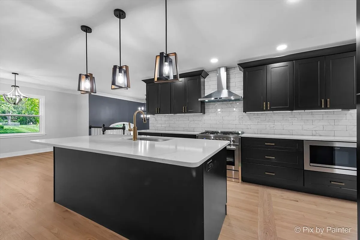 Black Shaker Kitchen Cabinets in Berwyn, IL