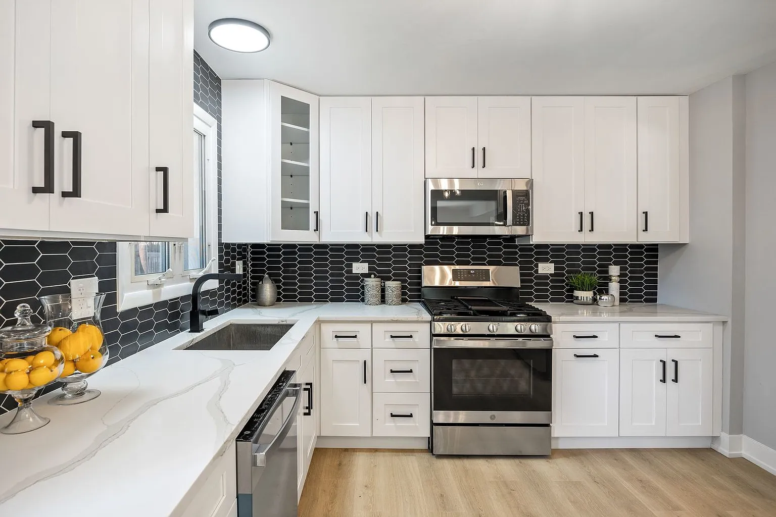 Shaker White Kitchen Cabinets in Elgin, IL