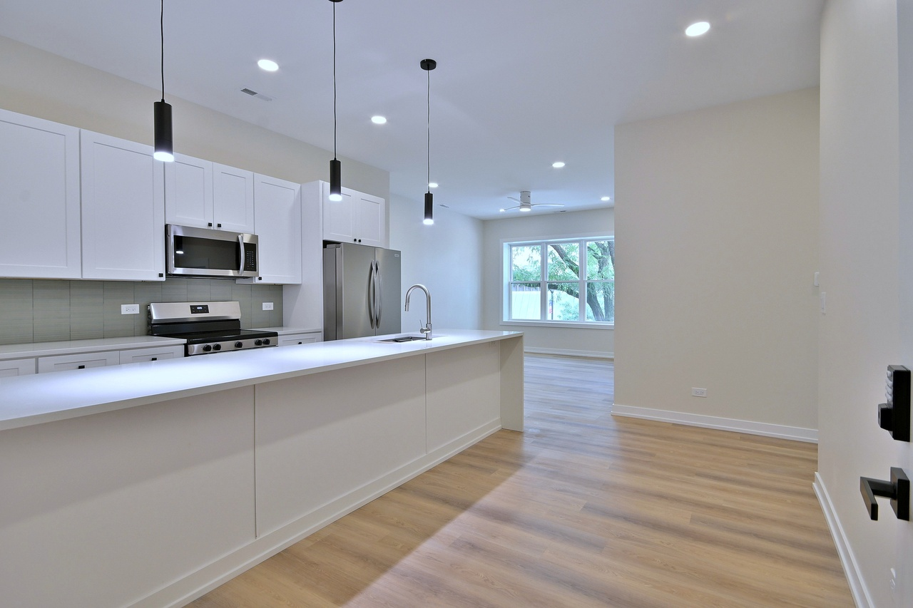 Shaker White Kitchen Cabinets in Tinley Park, IL
