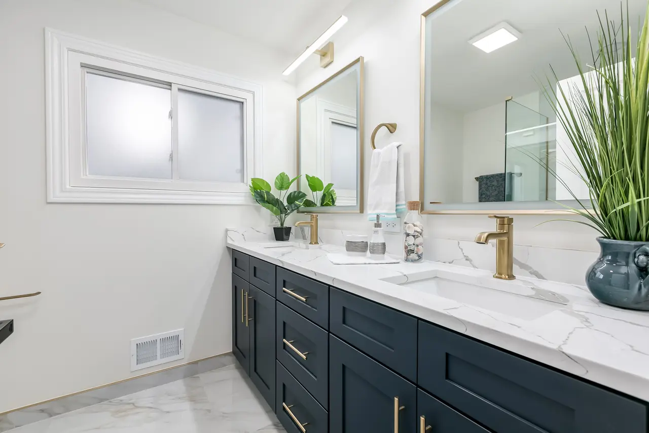 Navy Blue Shaker Kitchen Cabinets in Palatine, IL