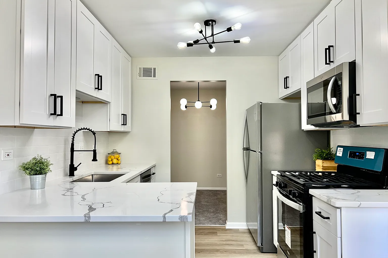 Shaker White Kitchen Cabinets in Skokie, IL