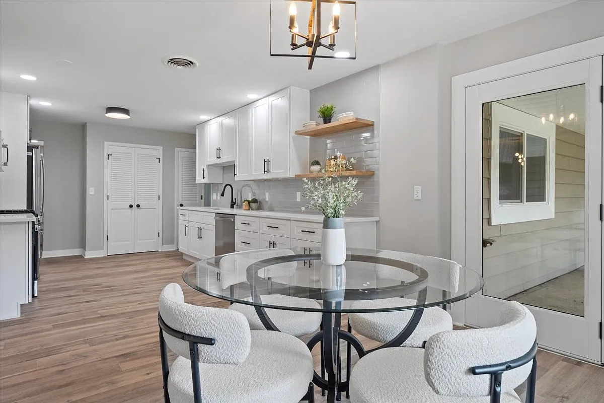 White Shaker Kitchen Cabinets in Joliet, IL