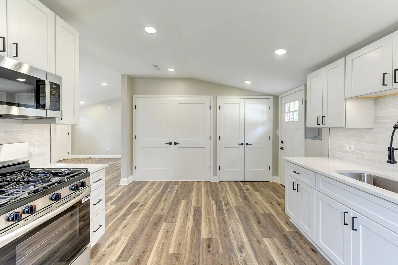 Dove White Shaker Bolingbrook, IL.png