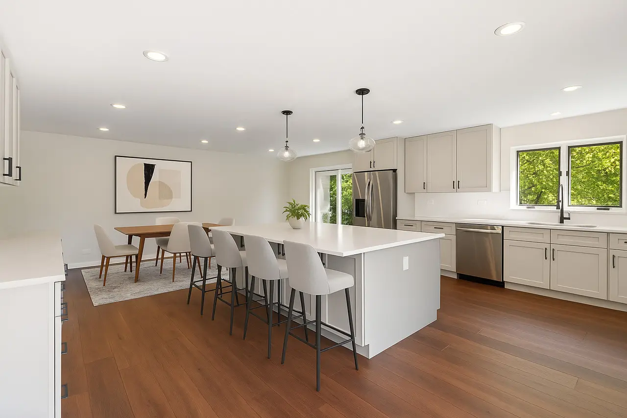 Dove White Shaker Kitchen Cabinets in Naperville, IL