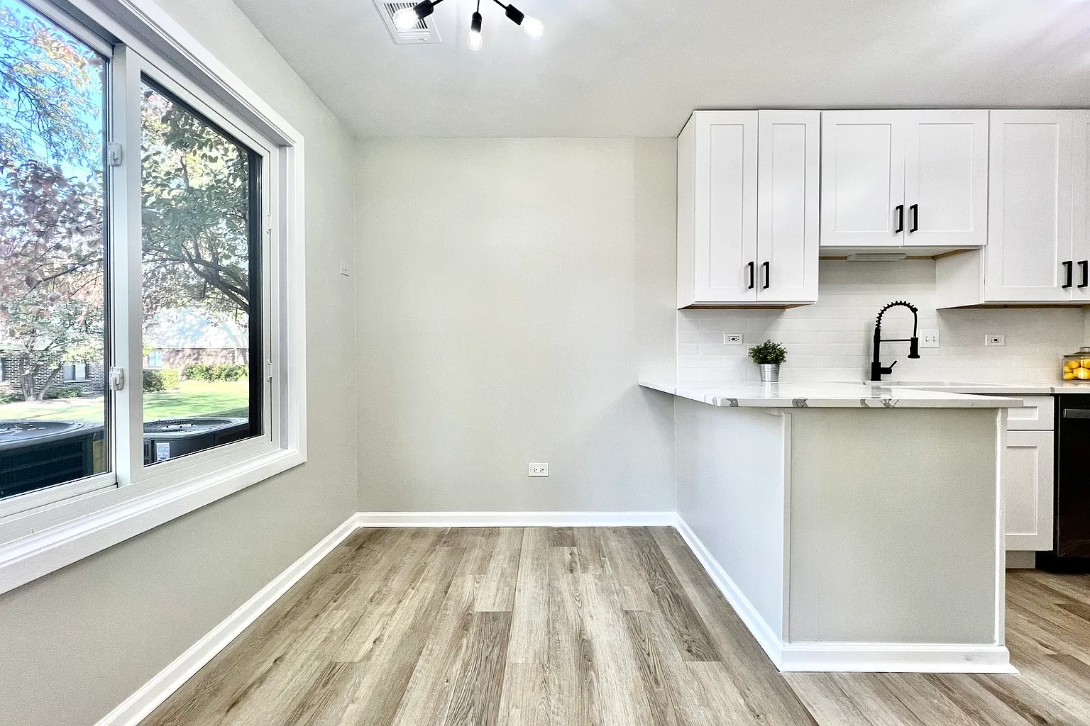 Shaker White Kitchen Cabinets in Orland Park, IL