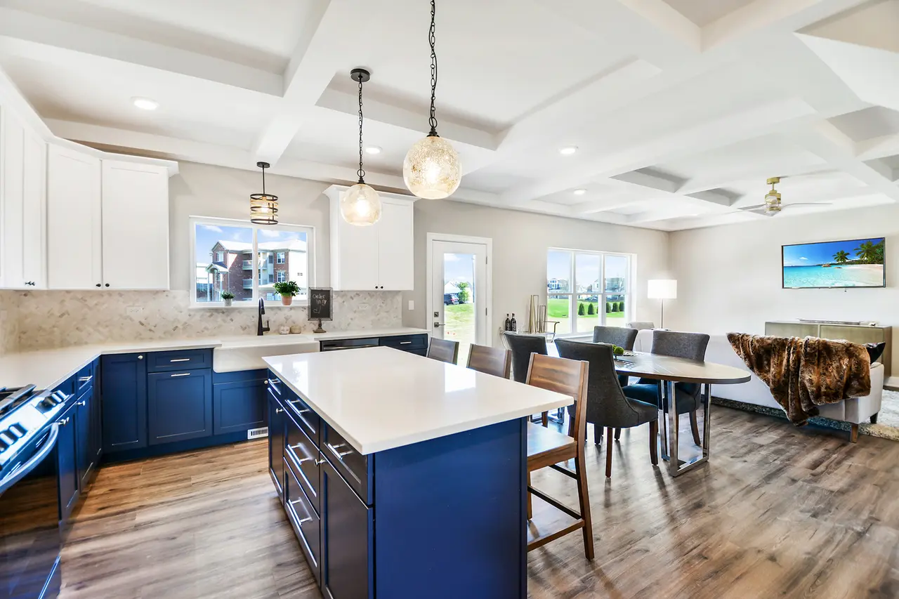 Navy Blue Shaker, Shaker White Kitchen Cabinets in Elgin, IL