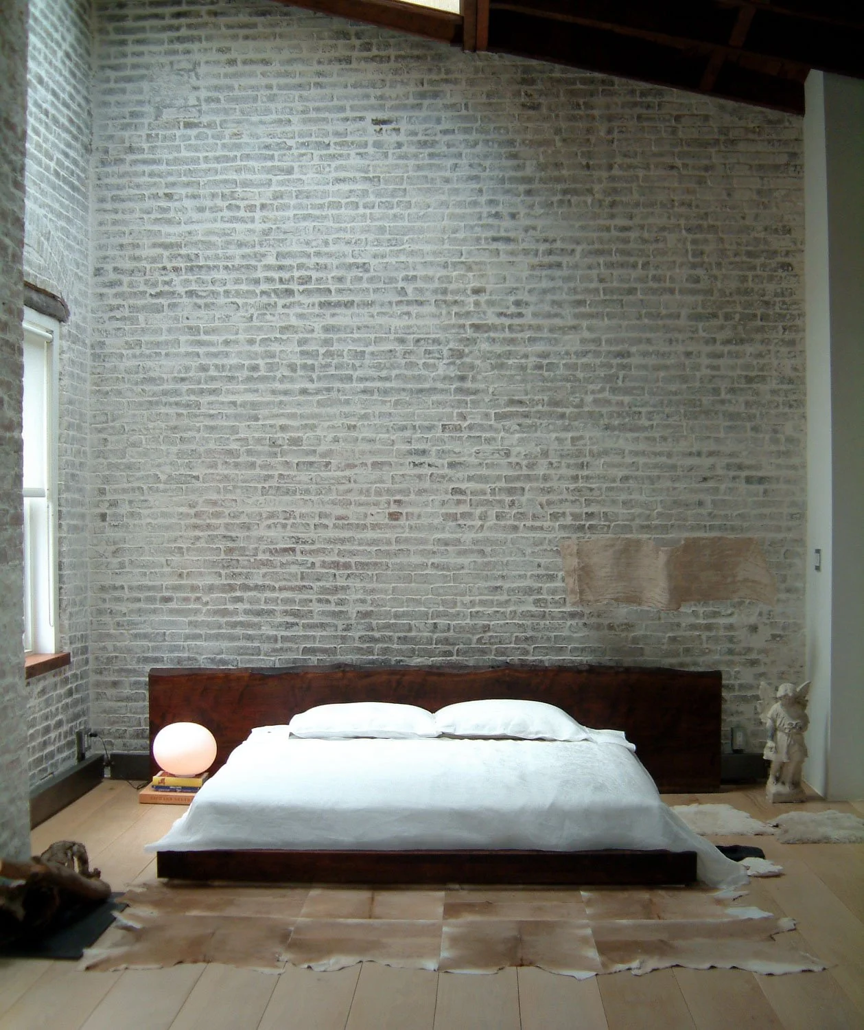 claro-king-bed_2.jpg