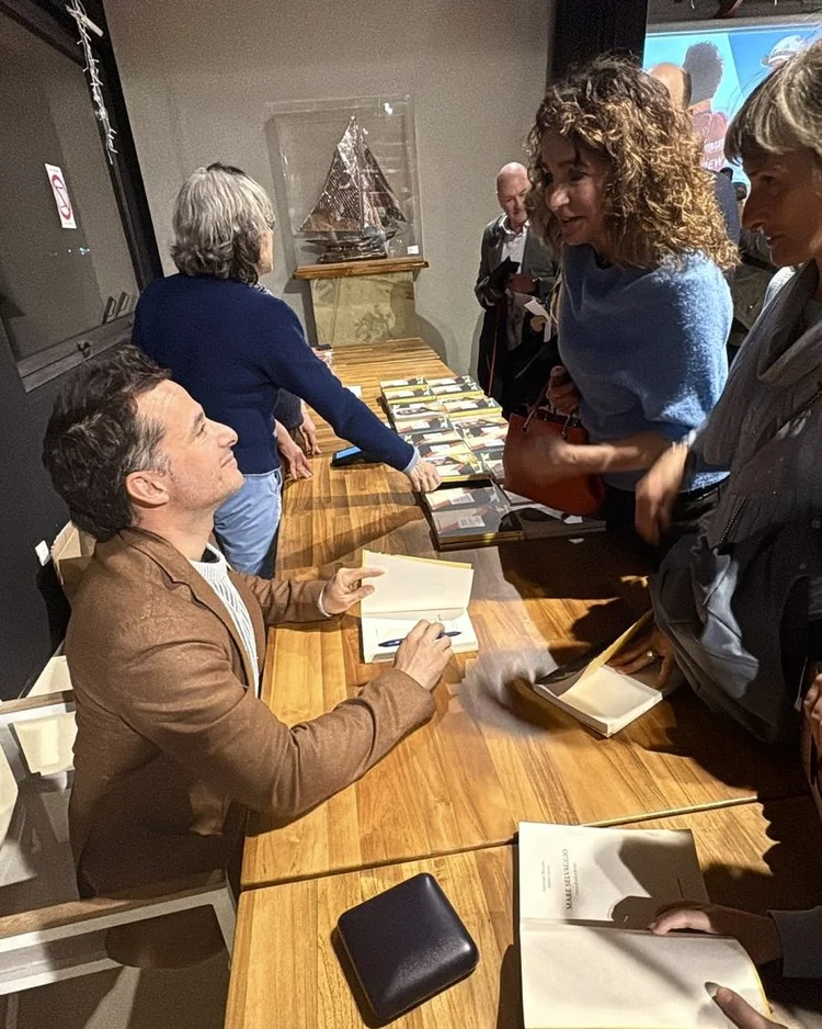 Book Tour — Napoli