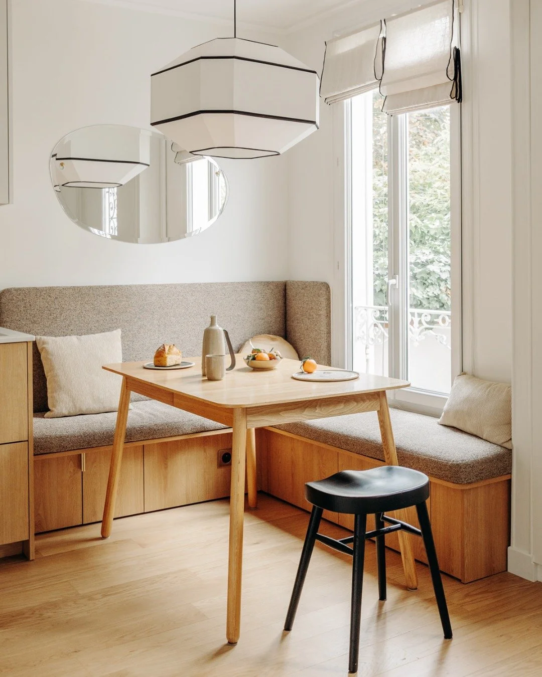 Projet G&eacute;raldy, mission de r&eacute;novation et d&eacute;coration &agrave; Bois-Colombes : l&rsquo;espace d&icirc;natoire 🍴

Au rez-de-chauss&eacute;e de cette maison des ann&eacute;es 30, nos clients souhaitaient voir cohabiter le s&eacute;j