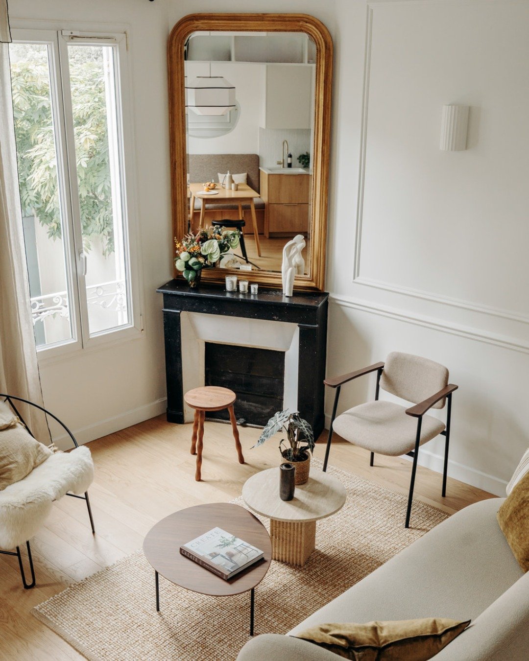 Projet G&eacute;raldy, une maison d&eacute;but 20&egrave;me &agrave; Bois-Colombes : premier aper&ccedil;u partiel de l&rsquo;espace salon, dans le prolongement de la cuisine d&icirc;natoire que vous avez d&eacute;couverte il y a quelques jours.

Not