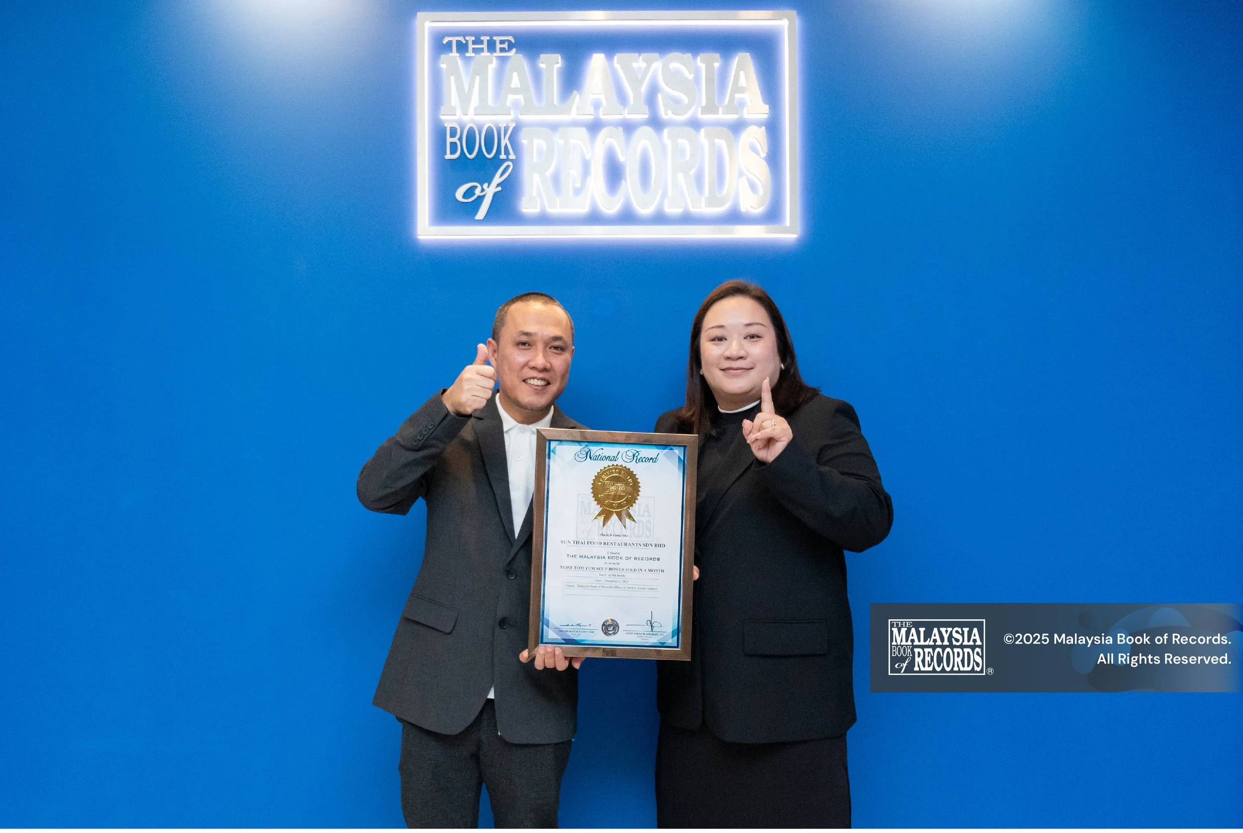 The Sun Thai Food restaurant's owners, Chinese Muslim couple, received the award Malaysia Book of Record