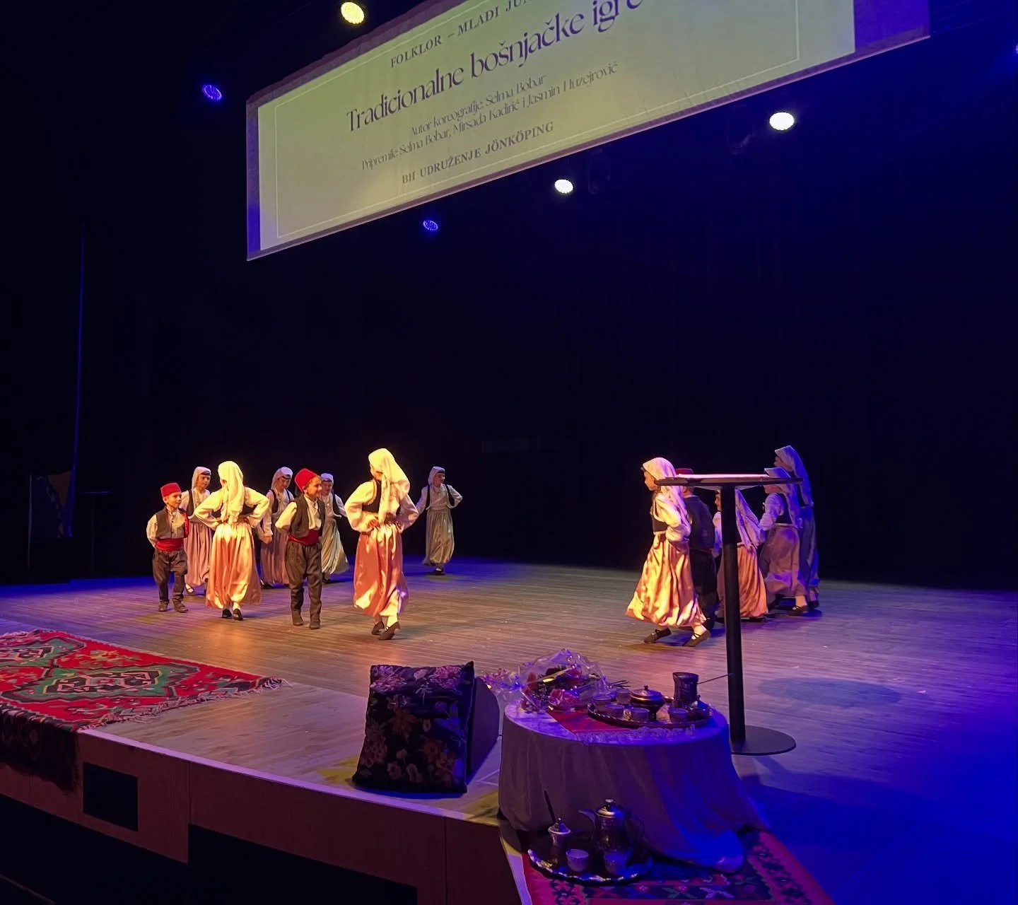 Zatim na&scaron;i najmlađi juniori iz folklorne grupe Biseri, jer im to ime zaista stoji.
Svaki od njih je kao pravi mali biser. 🤍✨
Ova djeca su na&scaron;a budućnost, a svaki njihov osmijeh dolazi pravo iz srca.