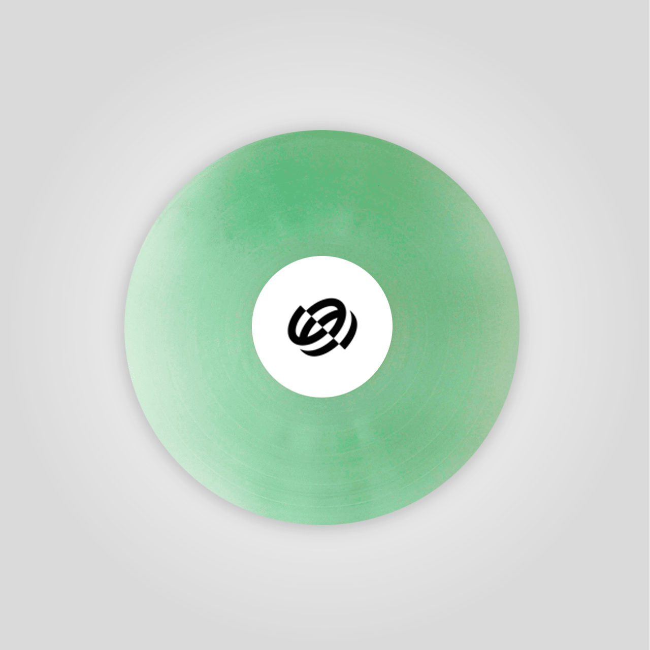 Disque vinyle vert avec une étiquette blanche au centre et un logo noir au milieu.