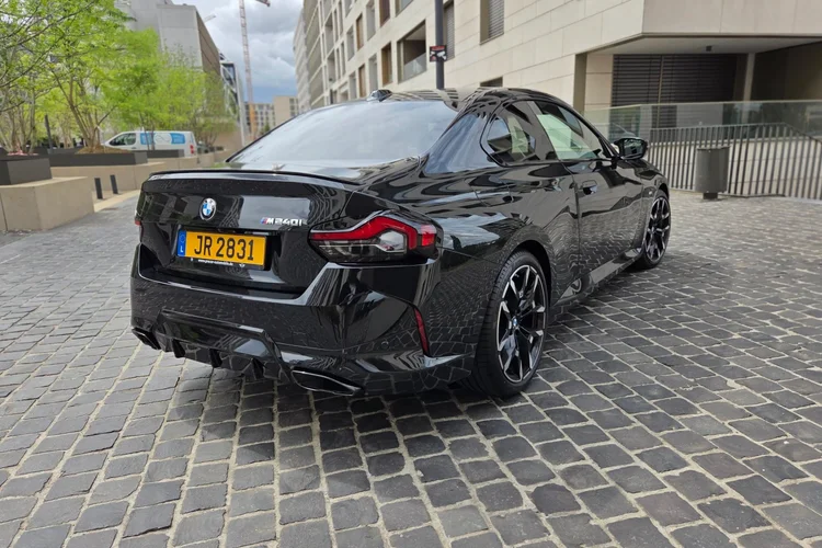 BMW M240i vue arrière, plaque JR 2831