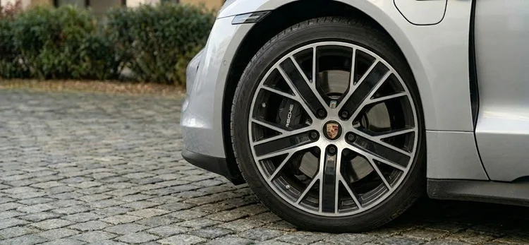 Porsche Taycan 4S détail avant